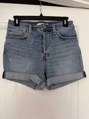 Levi’s Wedgie Denim Shorts | Button Fly | Light Wash | Size 28